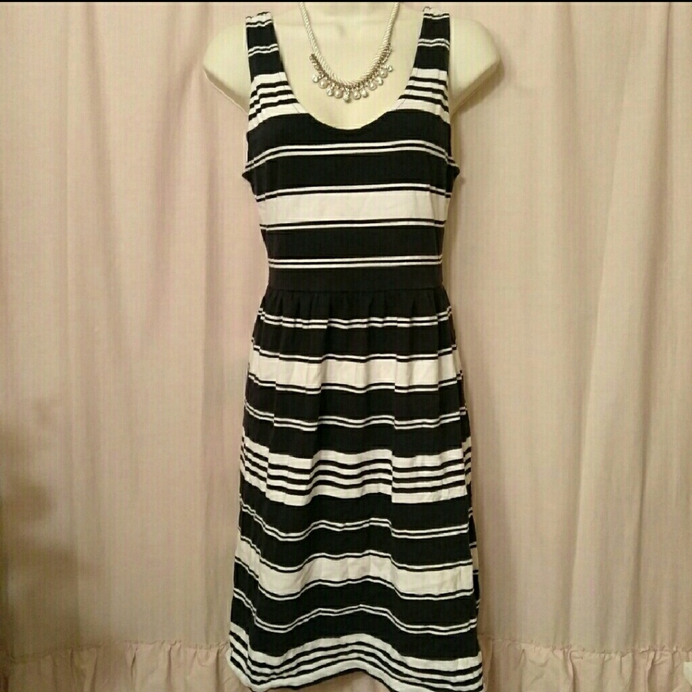 🆓⛵️ J. Crew ⛵Reversible 2-Way button stripE FREEW/ANY$30BUNDLE❣️ - Picture 3 of 9